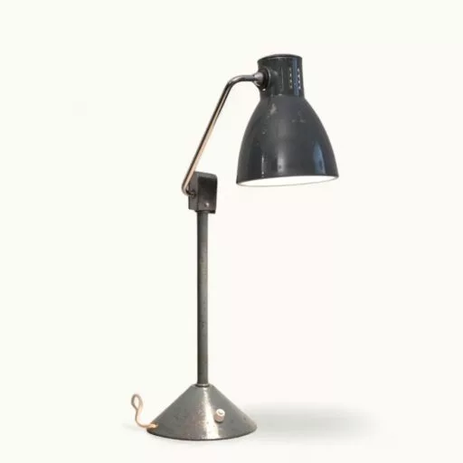 Lampe de bureau JUMO 800 S vintage (vers 1950) — émail vert, chrome, socle fonte lesté, frein mécanique, hauteur diffuseur réglable. Rénovée. Traces du temps visibles.