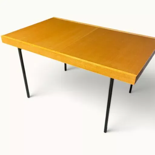 Table à manger extensible ARP Guariche Mortier Motte éditée par Minvielle vers 1960 plaqué frêne piètement métal laqué noir