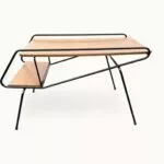 Table d'appoint vintage Métal laqué noir et chêne – Élégance minimaliste d’après-guerre. Une table basse qui ne laisse personne indifferent.
