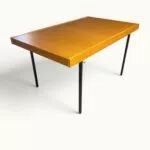 Table à manger extensible ARP Guariche Mortier Motte éditée par Minvielle vers 1960 plaqué frêne piètement métal laqué noir
