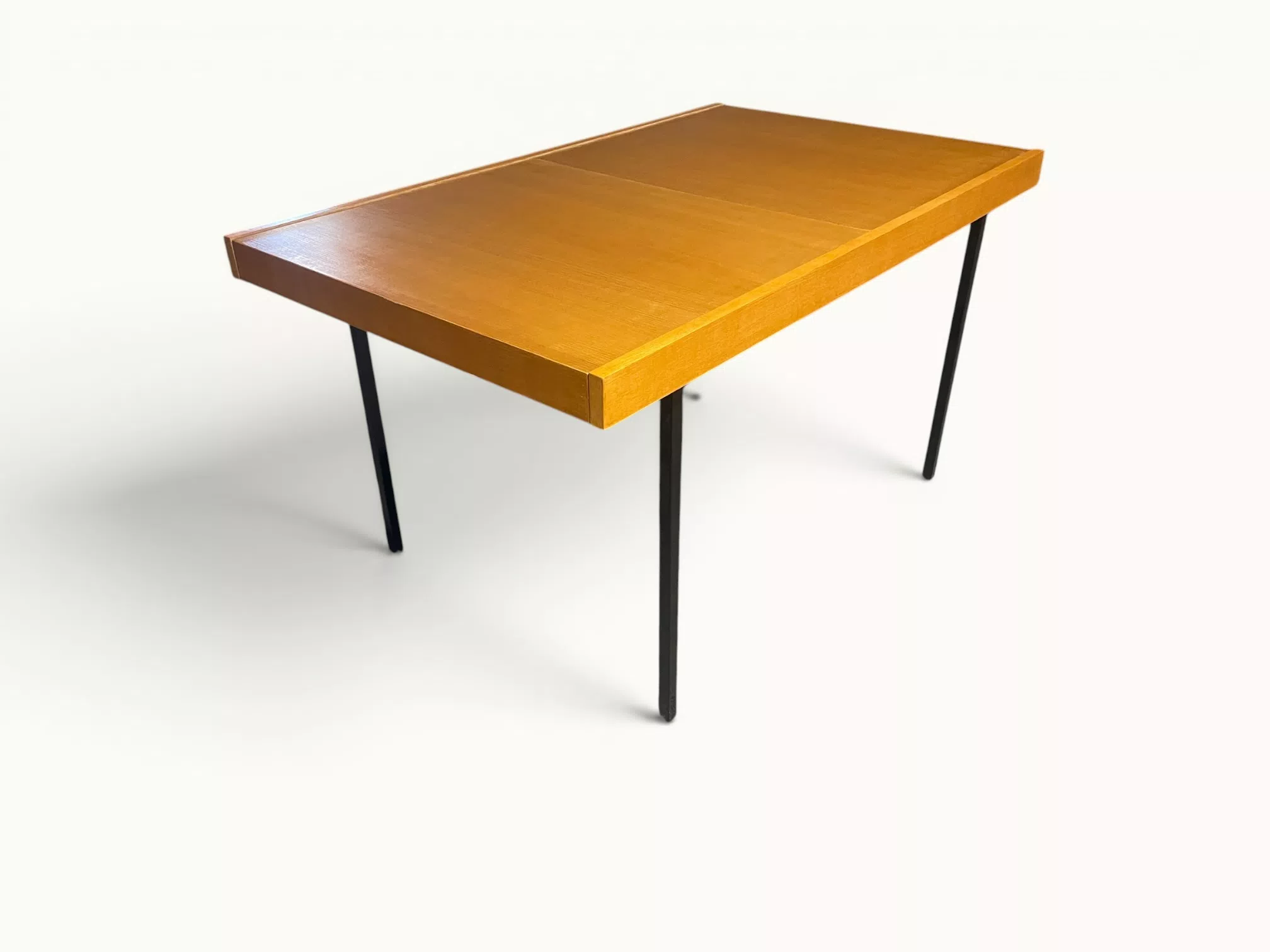 Table à manger extensible ARP Guariche Mortier Motte éditée par Minvielle vers 1960 plaqué frêne piètement métal laqué noir