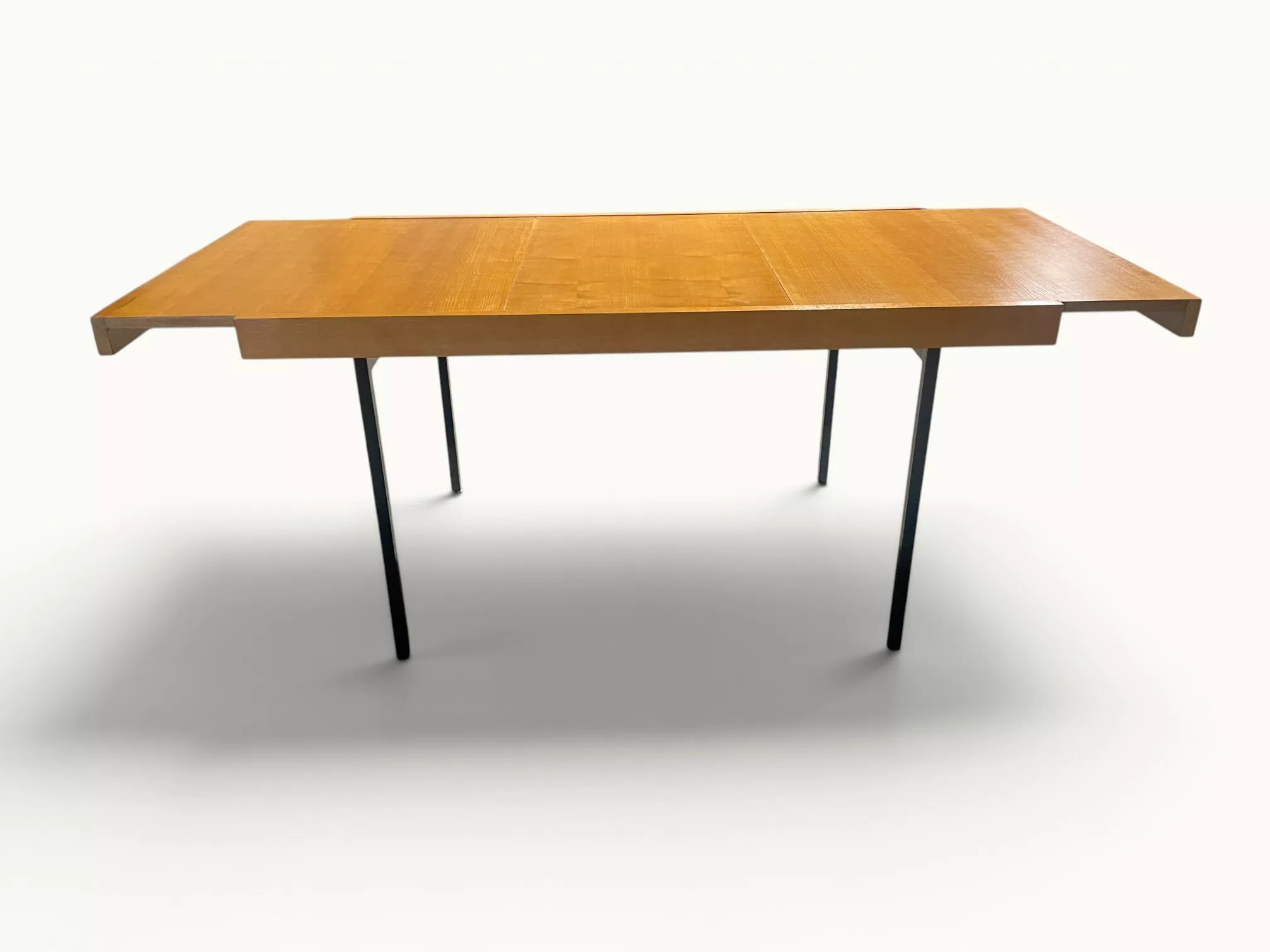 Table à manger extensible ARP Guariche Mortier Motte éditée par Minvielle vers 1960 plaqué frêne piètement métal laqué noir