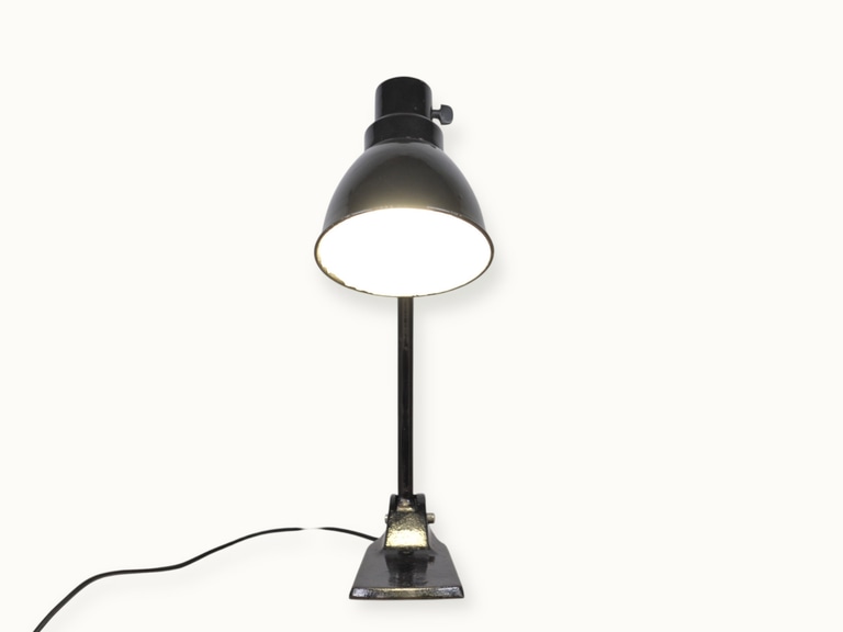 Lampe-Lucida-probablement-attribué-Gebr.-Jacobus-années-40-2 Lampe orientable Lucida, production européenne milieu XXᵉ siècle — élégance fonctionnelle et articulations de précision. Modèle attribué, avec prudence, à Gebr. Jacobus (Gebrüder Jacobus)