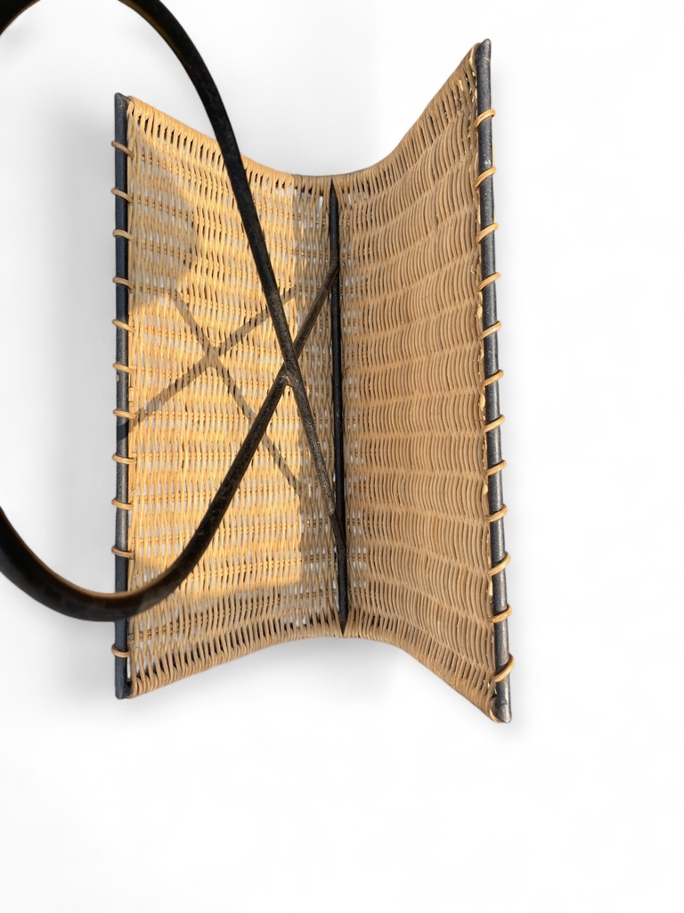 Porte revue en rotin et fer laqué noir, années 50