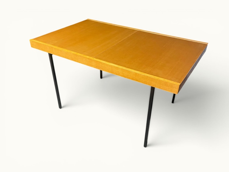 Table à manger extensible ARP Guariche Mortier Motte éditée par Minvielle vers 1960 plaqué frêne piètement métal laqué noir
