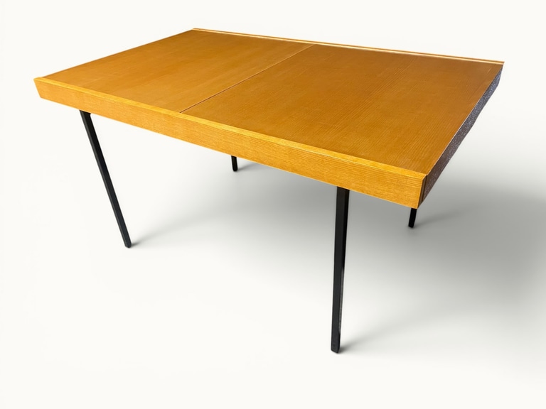 Table à manger extensible ARP Guariche Mortier Motte éditée par Minvielle vers 1960 plaqué frêne piètement métal laqué noir