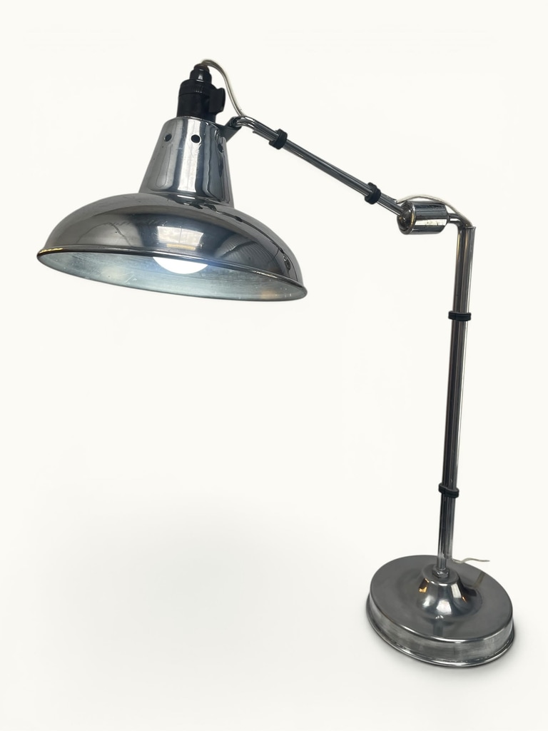 Lampe-Houillon-22-1 Lampe orientable ÉCLAIR n°22 — Eugène Émile Houillon, France, vers 1930. Base aluminium, bras double articulé à rotule centrale, abat-jour métal d'origine. Luminaire d'atelier vintage d'origine.
