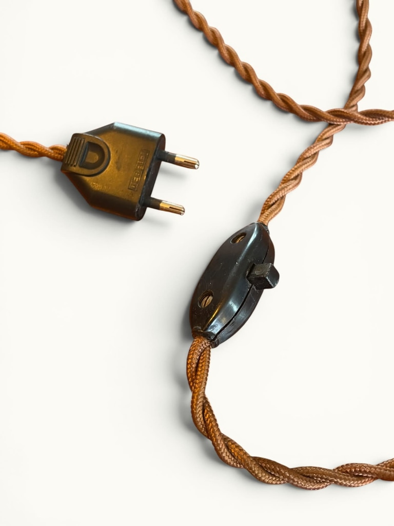Lampe de bureau articulée émaillée verte — dans le goût des lampes d'atelier françaises — circa 1920-1930 — OVNI