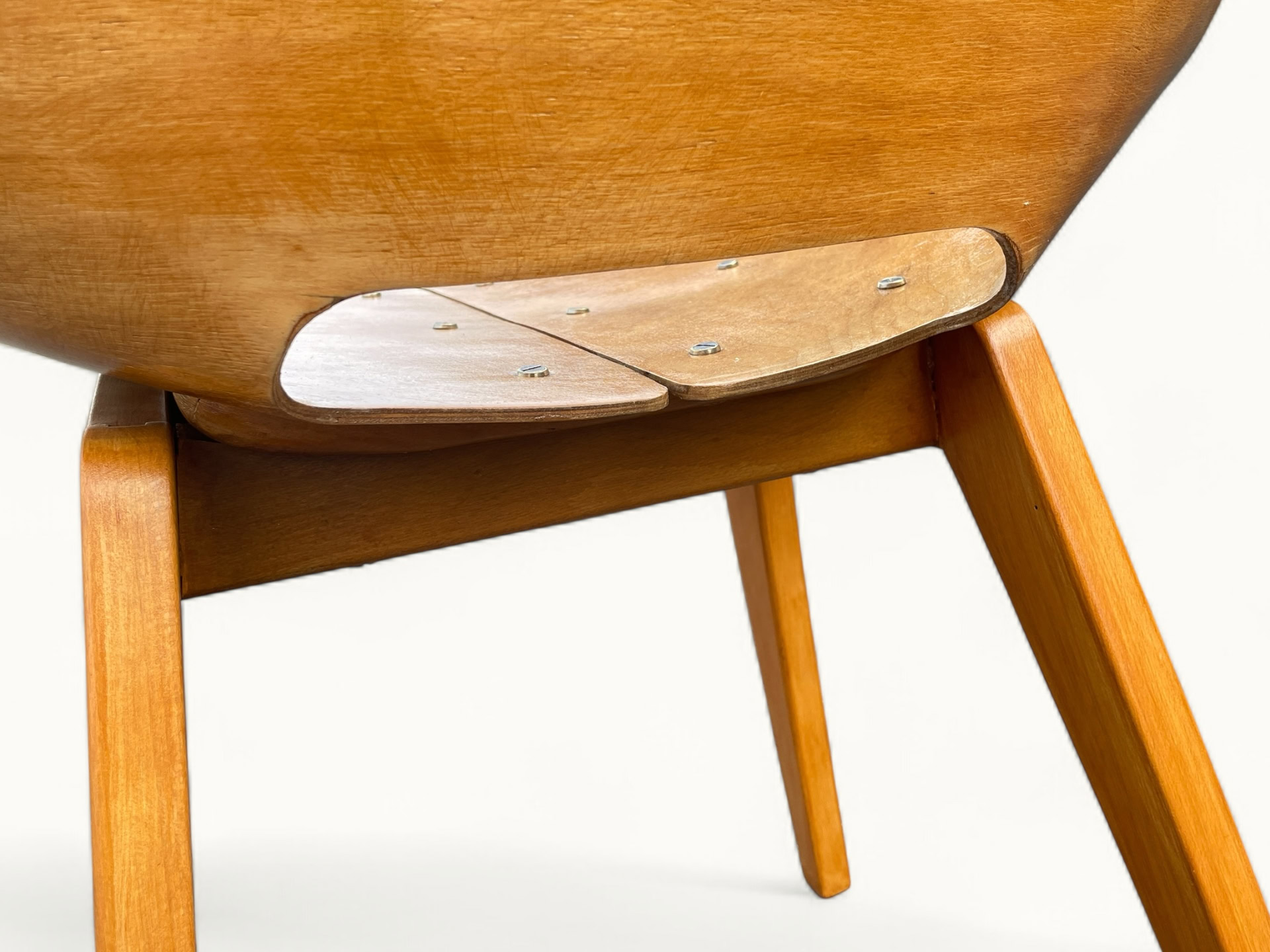 Chaise-amsterdam-ARP-1953-6 Chaise Amsterdam A.R.P. Guariche Motte Mortier 1953 pour Steiner detail