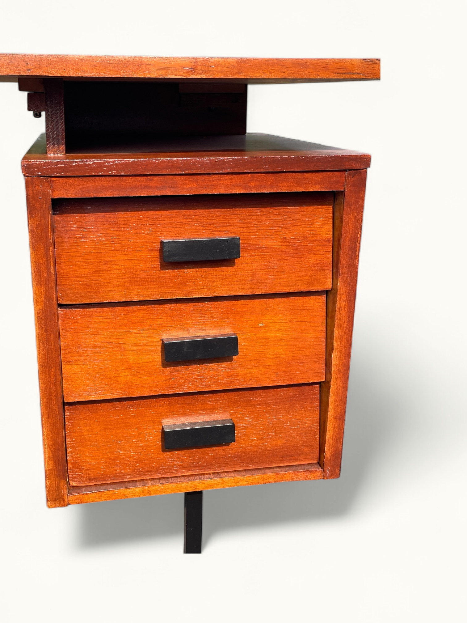 Bureau-pierre-paulin-CM172-6 Bureau Pierre Paulin CM 172 detail