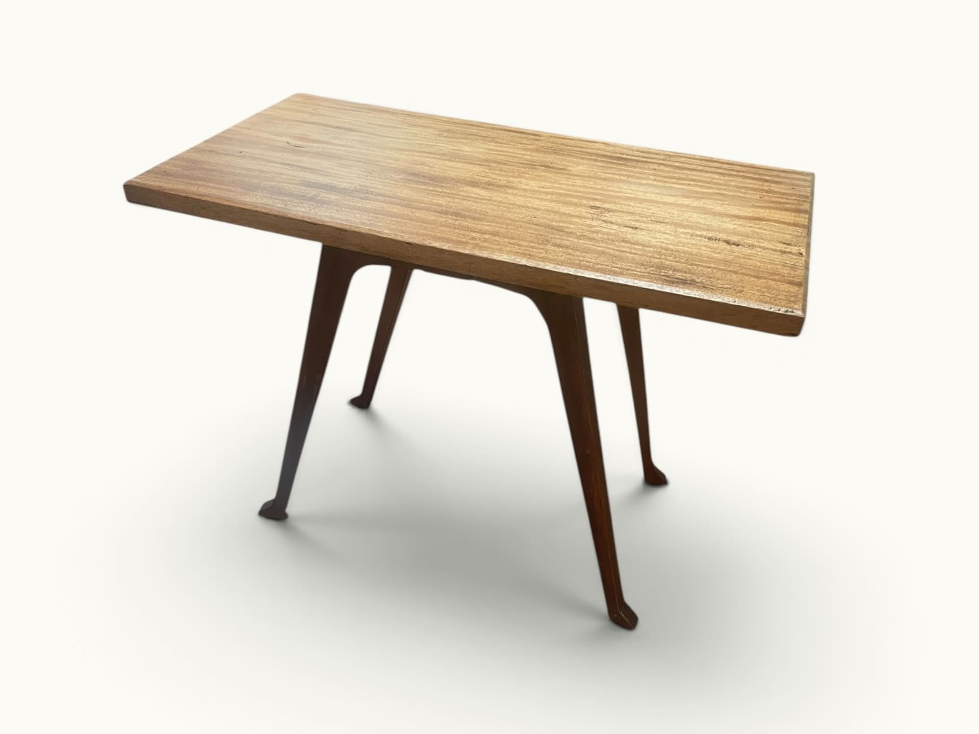 IMG_0723-Photoroom-Photoroom Table basse brutaliste tout bois — pieds en spatule sculptés — France, circa 1950-1960 — OVNI